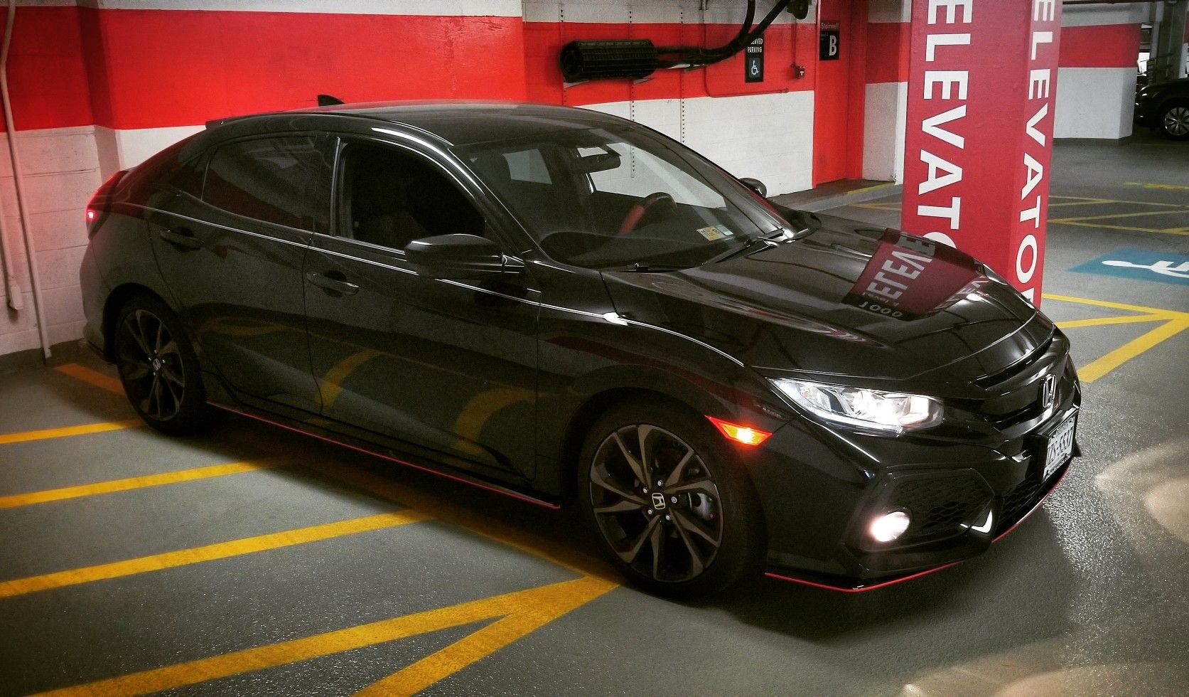 Honda Civic Hatchback 2018 Black Car Duty Red Line Hondacivic Honda Hatchback Civic Hatchback Honda Civic Hatchback