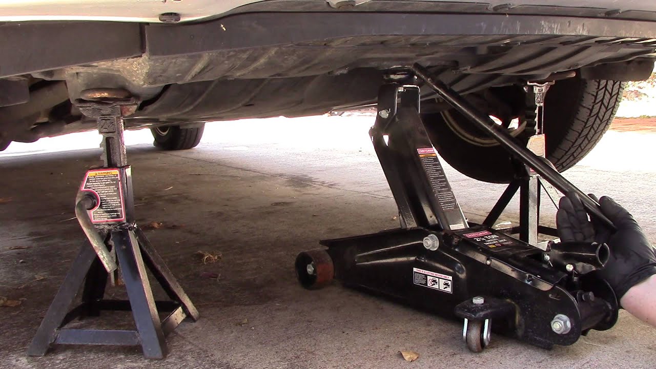 How To Jack The Front Up On A Honda Civic Youtube